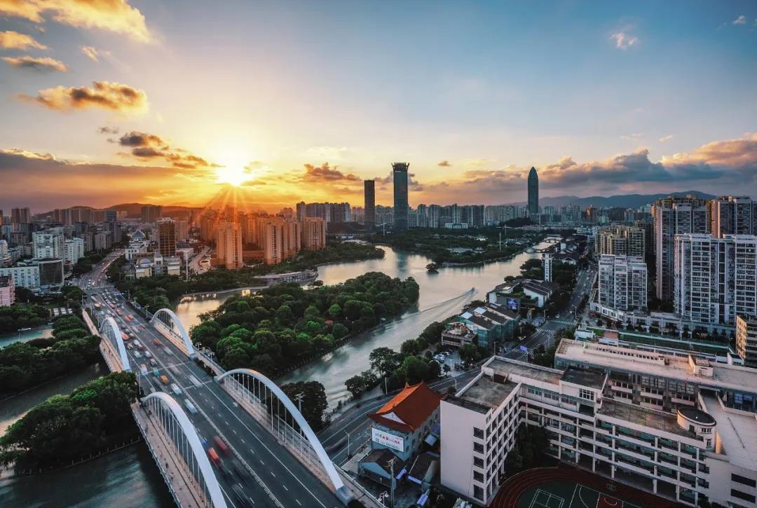 张志学、易希薇：在这里，，，，，望见中国都会的韧性