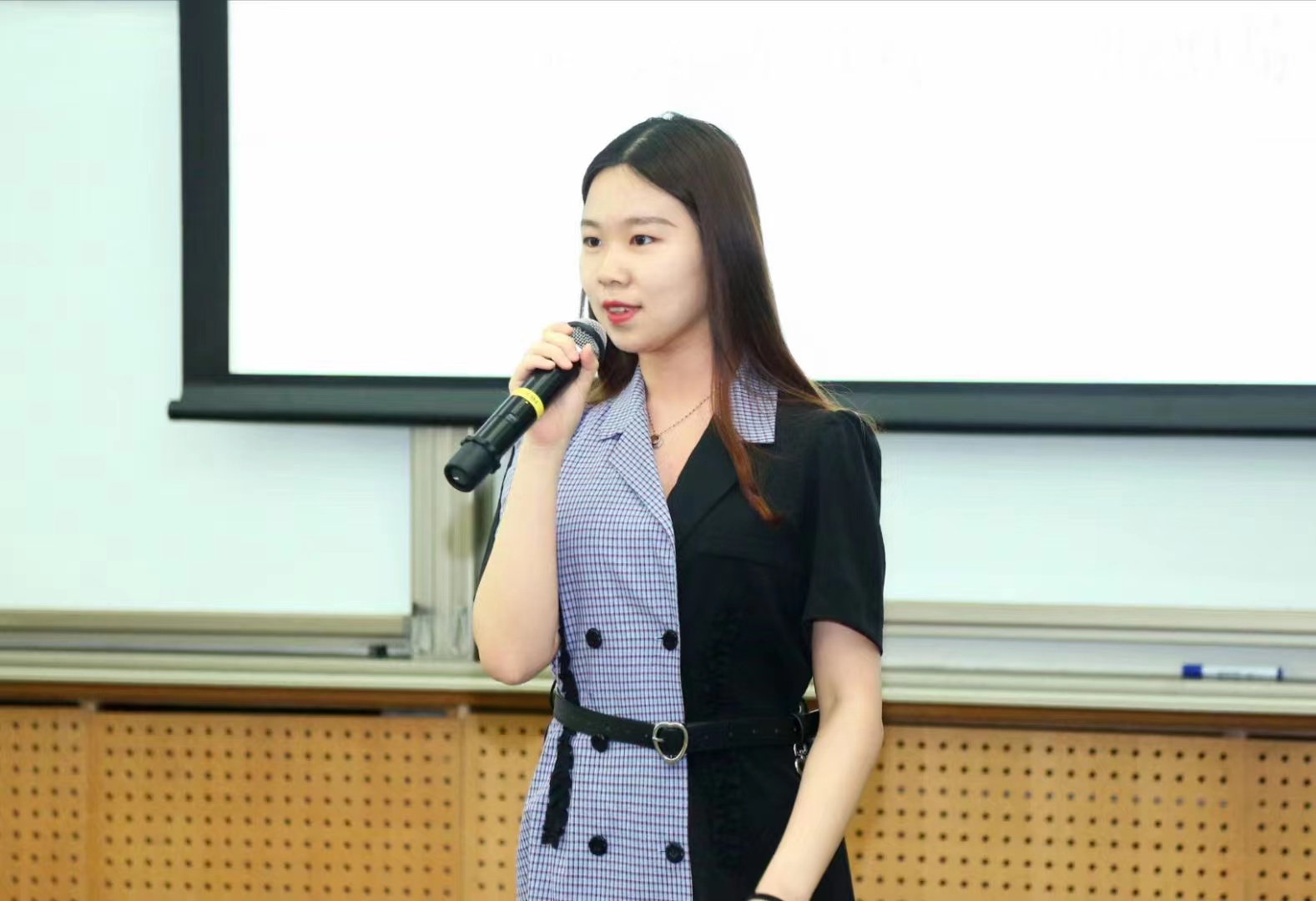 万利官网故事集丨侯诗琪：冀以尘雾之微，，，，，，，，补益山海