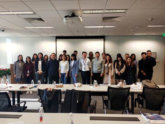 聚会室里的人们形貌已自动天生