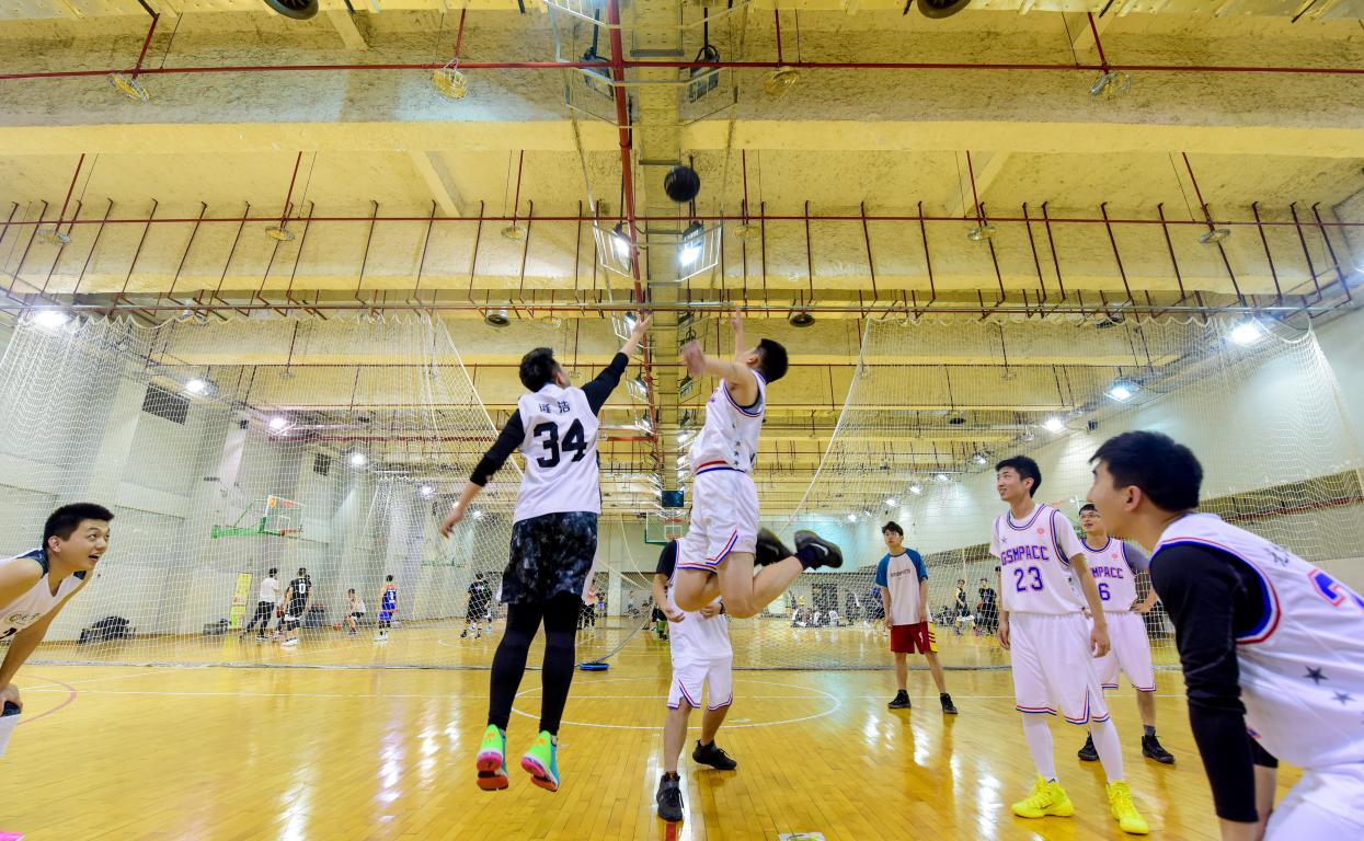  最青春|球场英姿飒爽，，，，，，青春万利官网正茂 